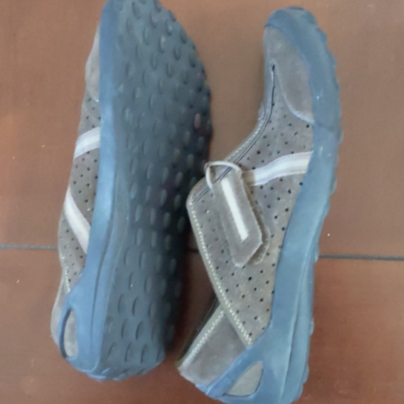 Comfy neutral suede loafers - Picture 3 of 3